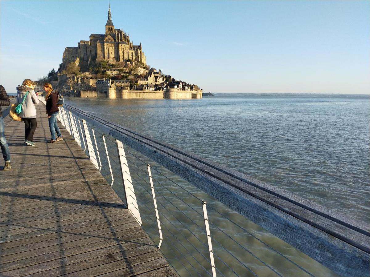 Petit Châtelet bis Hirel Buitenkant foto
