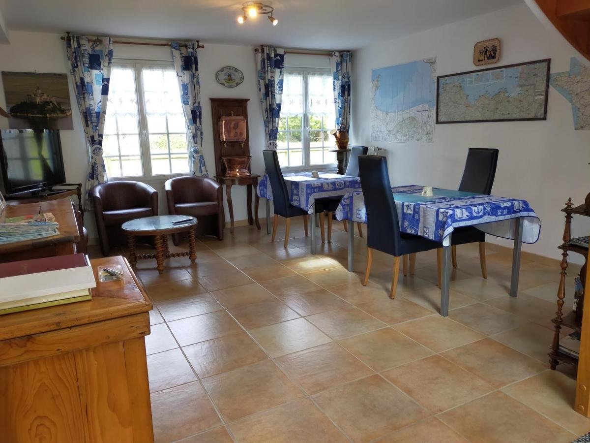 Petit Châtelet bis Hirel Buitenkant foto