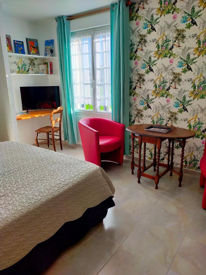 Petit Châtelet bis Hirel Buitenkant foto