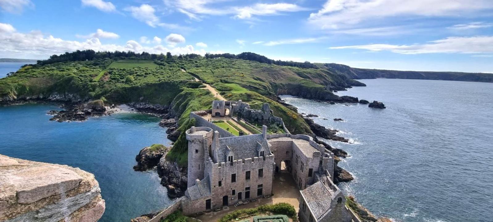 Petit Châtelet bis Hirel Buitenkant foto